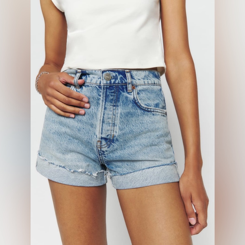 NWT reformation Charlene Jean shorts. Sz 26